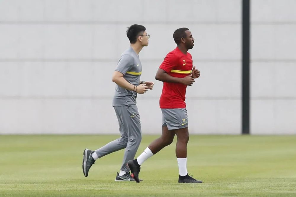 爱游戏下载-广州队训练开放日，窗口期造点机会引欢呼，德甲在即，细节决定成败的简单介绍