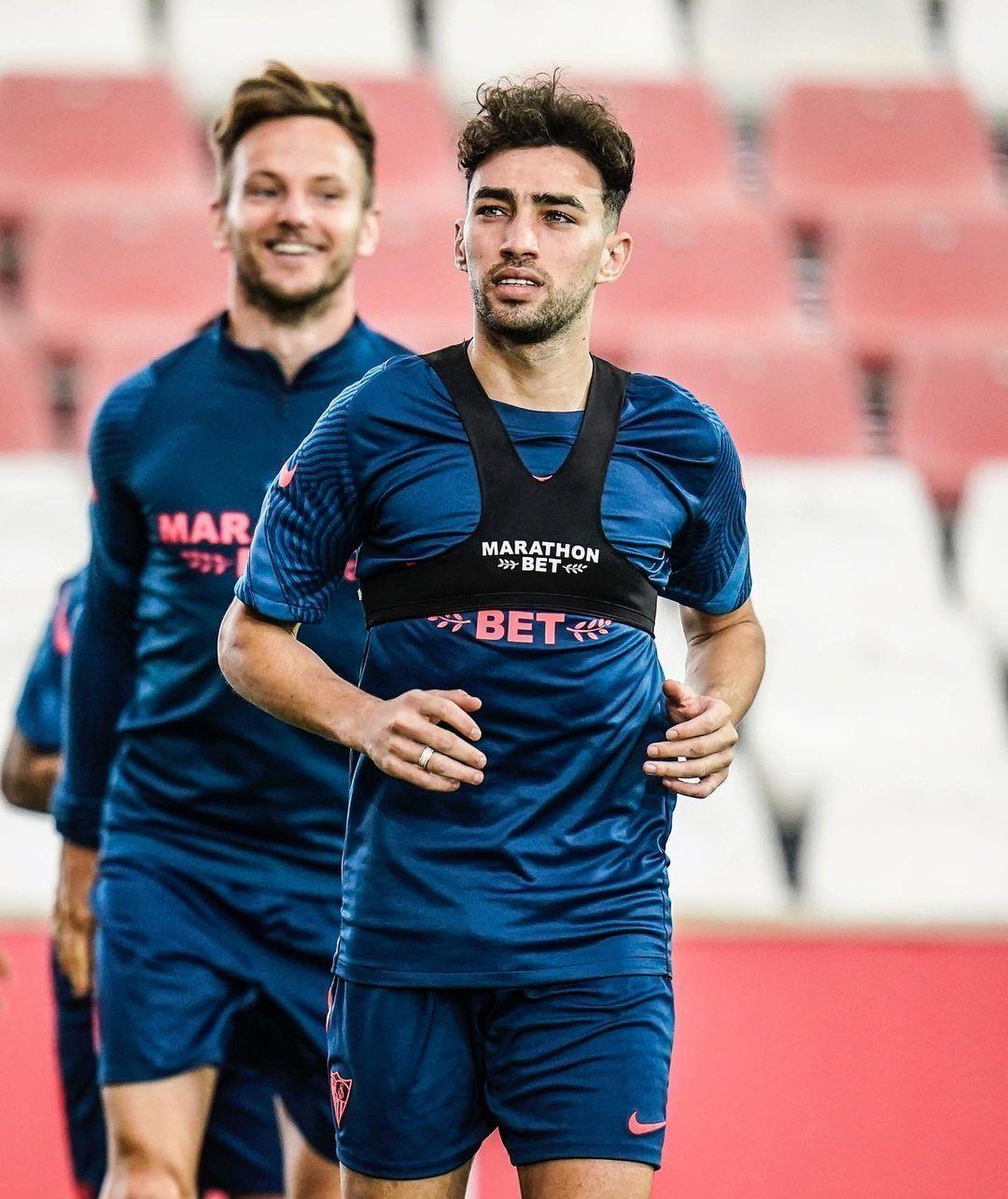 爱游戏体育-社区盾赛程吃紧，塞维利亚转会期内部沟通，悬念犹存，资深球员宣示担当的简单介绍