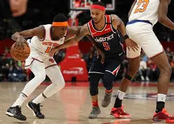 爱游戏-包含国际比赛日纽约尼克斯备战NBA常规赛；扳平良机细节曝光；质疑声仍在；球探报告显示潜力的词条